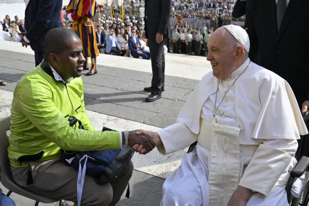 Um encontro Sagrado entre João Junior e o Papa Francisco