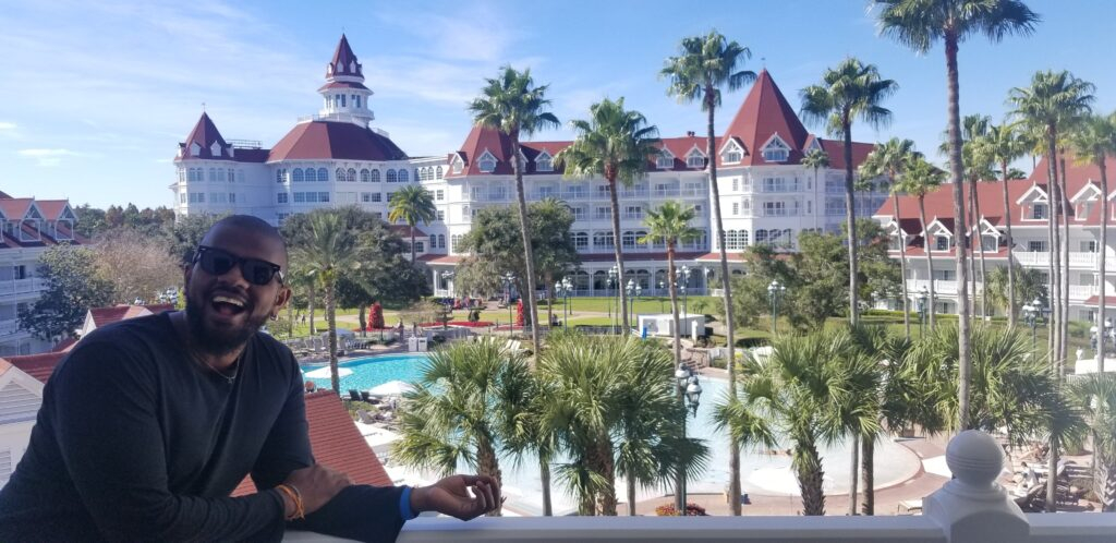João Junior em resort em Orlando. O milionário explica como a felicidade está sim atrelada ao dinheiro e ao poder!